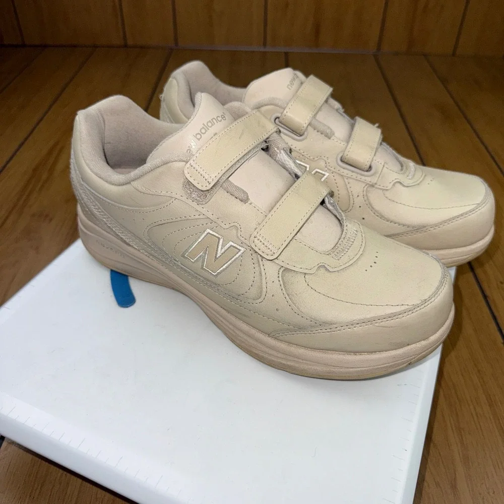 New Balance 577 Hook and Loop Walking Shoes Mens 9.5 Wide 2E Bone Beige MW577VB
